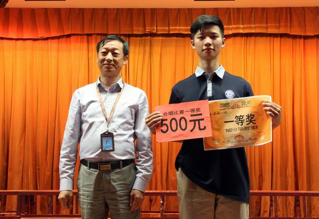 調(diào)整大小 10、吳良照書記給獲得一等獎(jiǎng)的代表隊(duì)頒獎(jiǎng).jpg