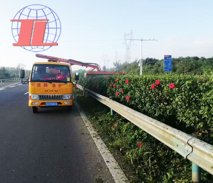 綠化修剪車